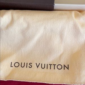 Louis Vuitton “Zippy” wallet with box and bag